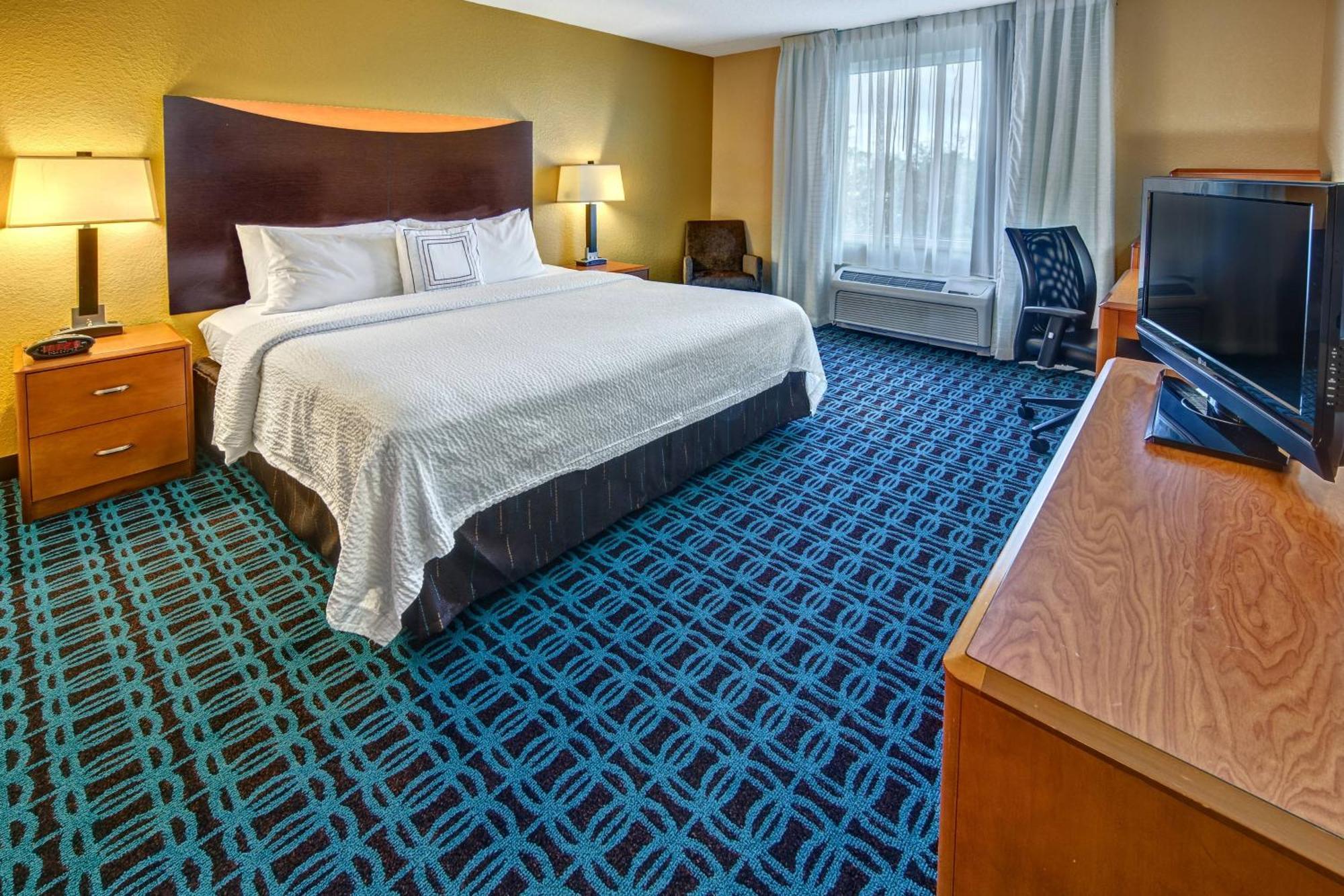 Hotel Fairfield And By Marriott Naples 3*